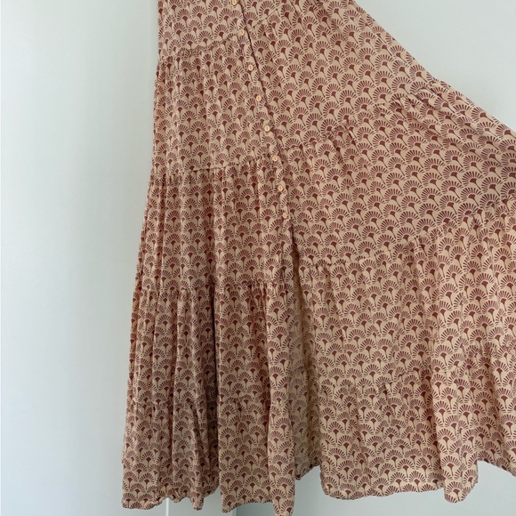 Flowy Patterned Dress - Picture 3 of 7